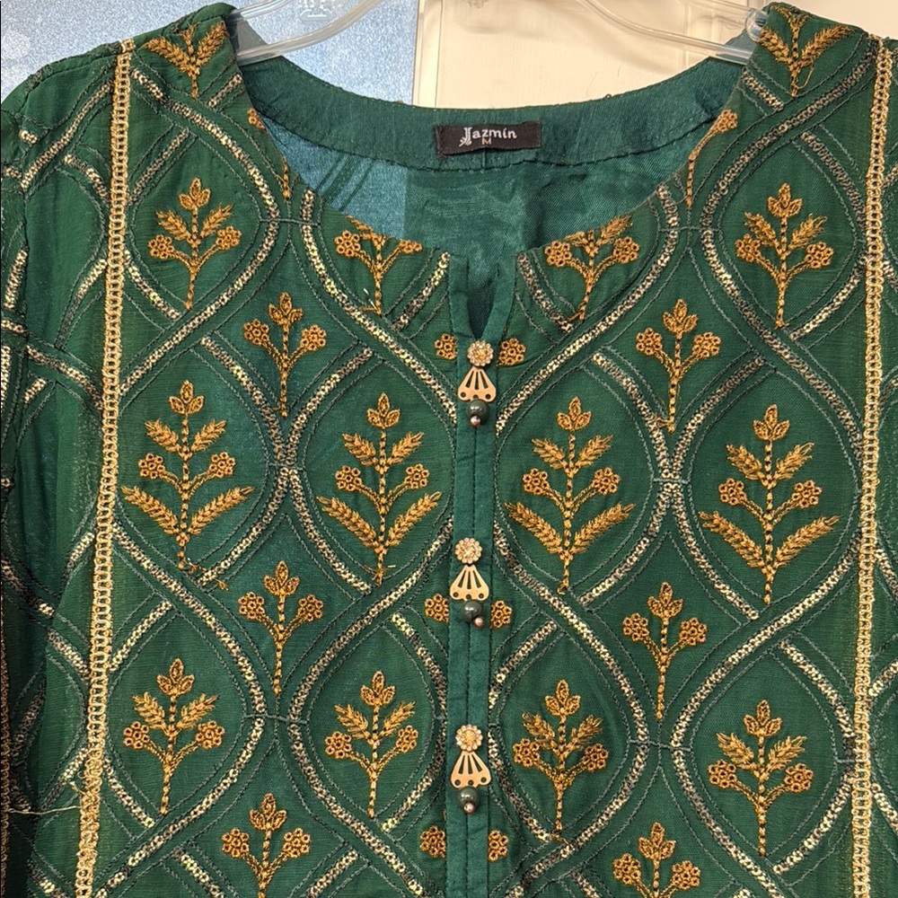 2 PCs with green pants